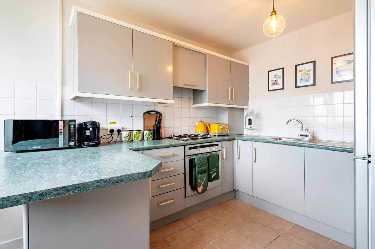 Lovely 4 Bedroom Flat In Wandsworth- 런던 외부 사진