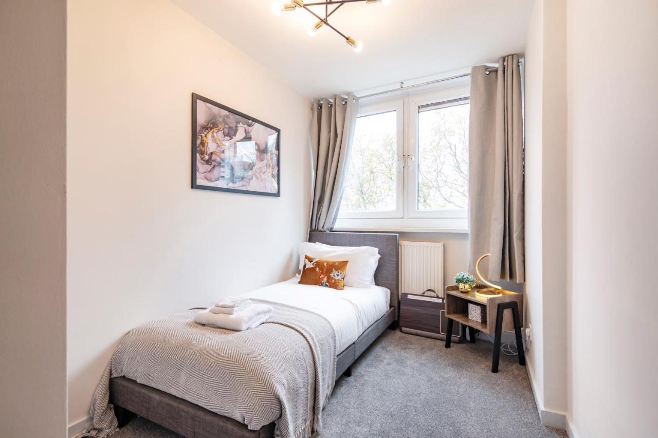 Lovely 4 Bedroom Flat In Wandsworth- 런던 외부 사진
