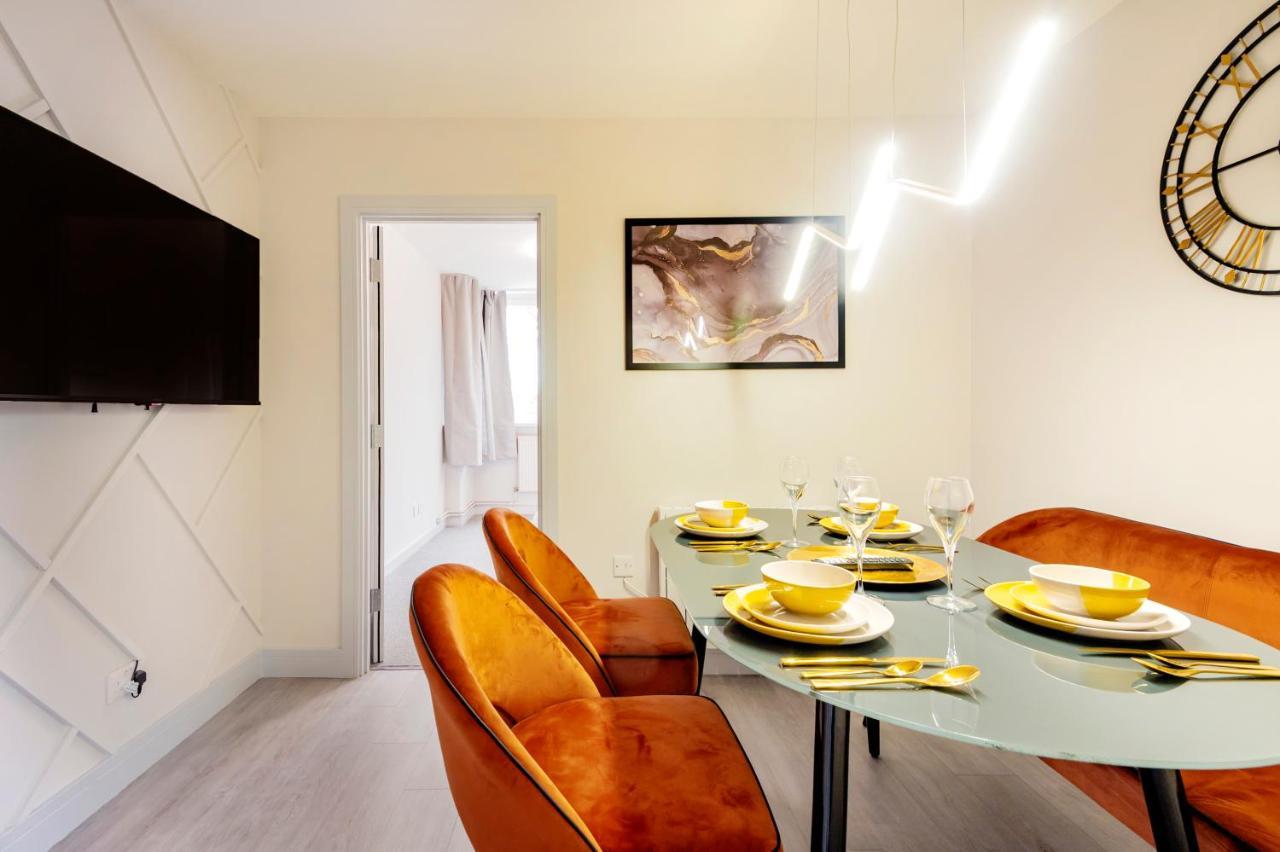 Lovely 4 Bedroom Flat In Wandsworth- 런던 외부 사진