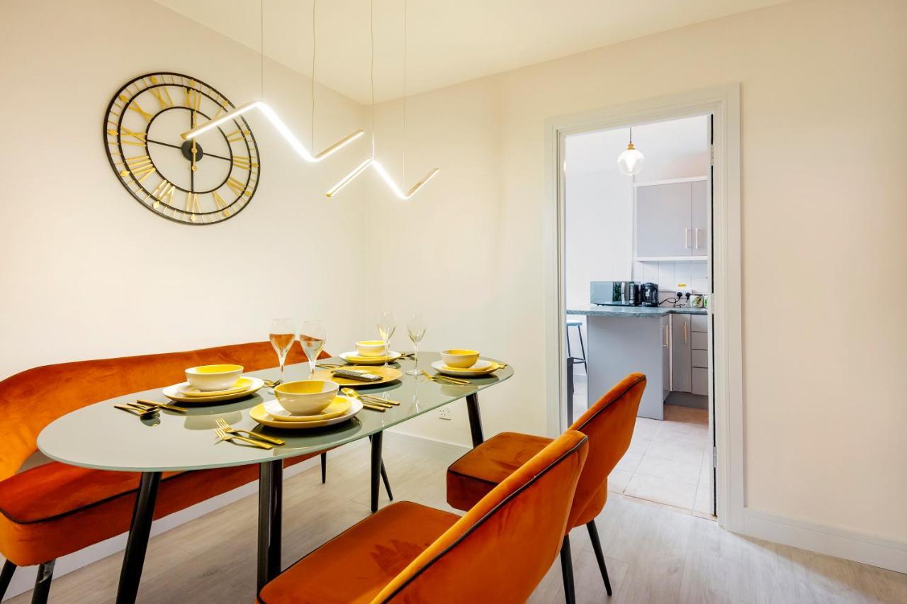 Lovely 4 Bedroom Flat In Wandsworth- 런던 외부 사진