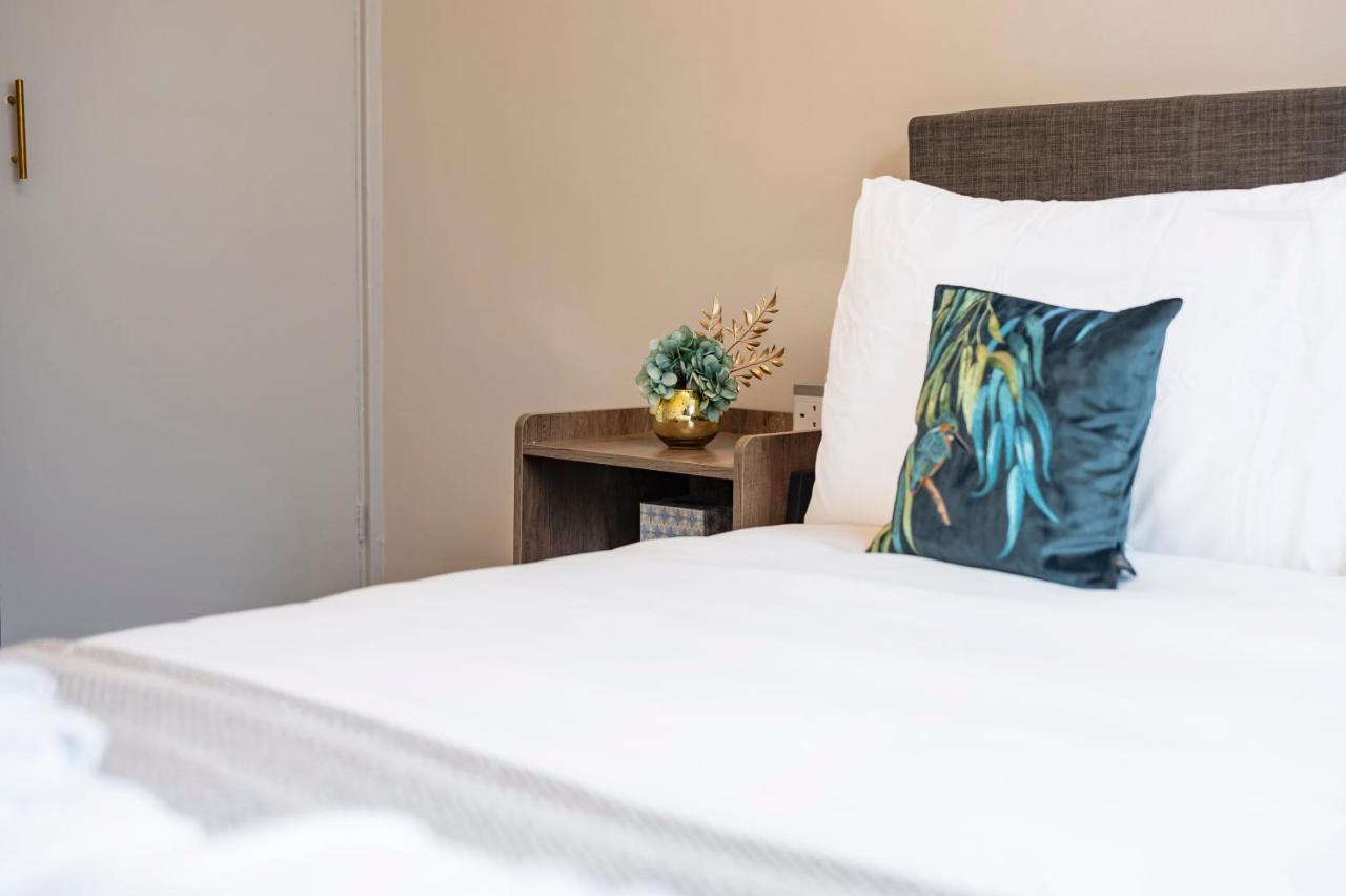 Lovely 4 Bedroom Flat In Wandsworth- 런던 외부 사진