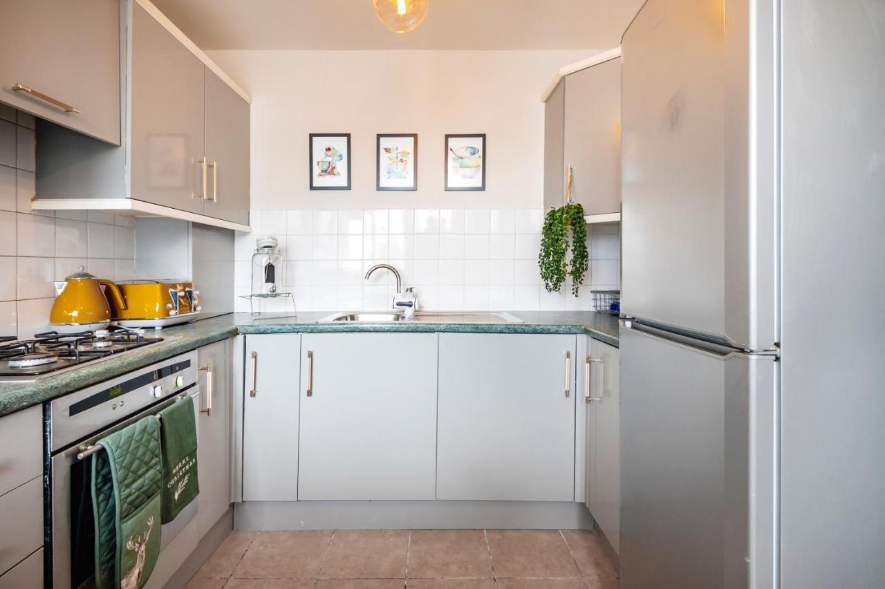 Lovely 4 Bedroom Flat In Wandsworth- 런던 외부 사진